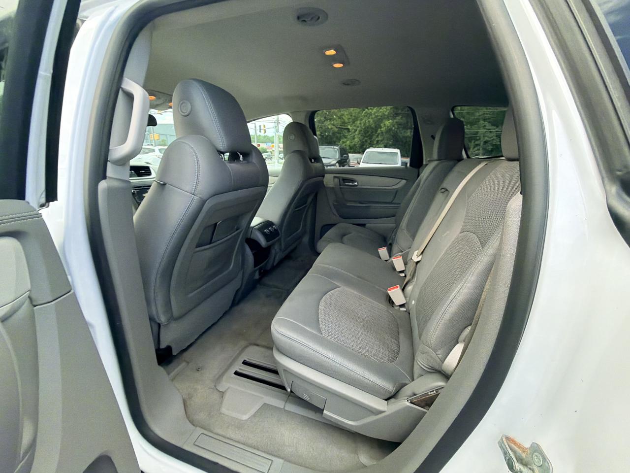 Chevrolet Traverse FWD 4dr LS w/1LS 2017