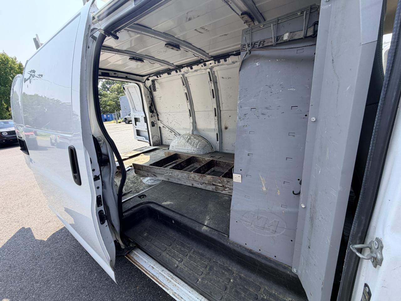 Chevrolet Express Cargo Van RWD 3500 135" 2019