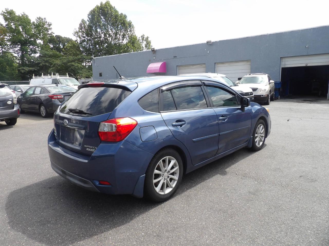 Subaru Impreza Wagon 5dr Auto 2.0i Premium 2013