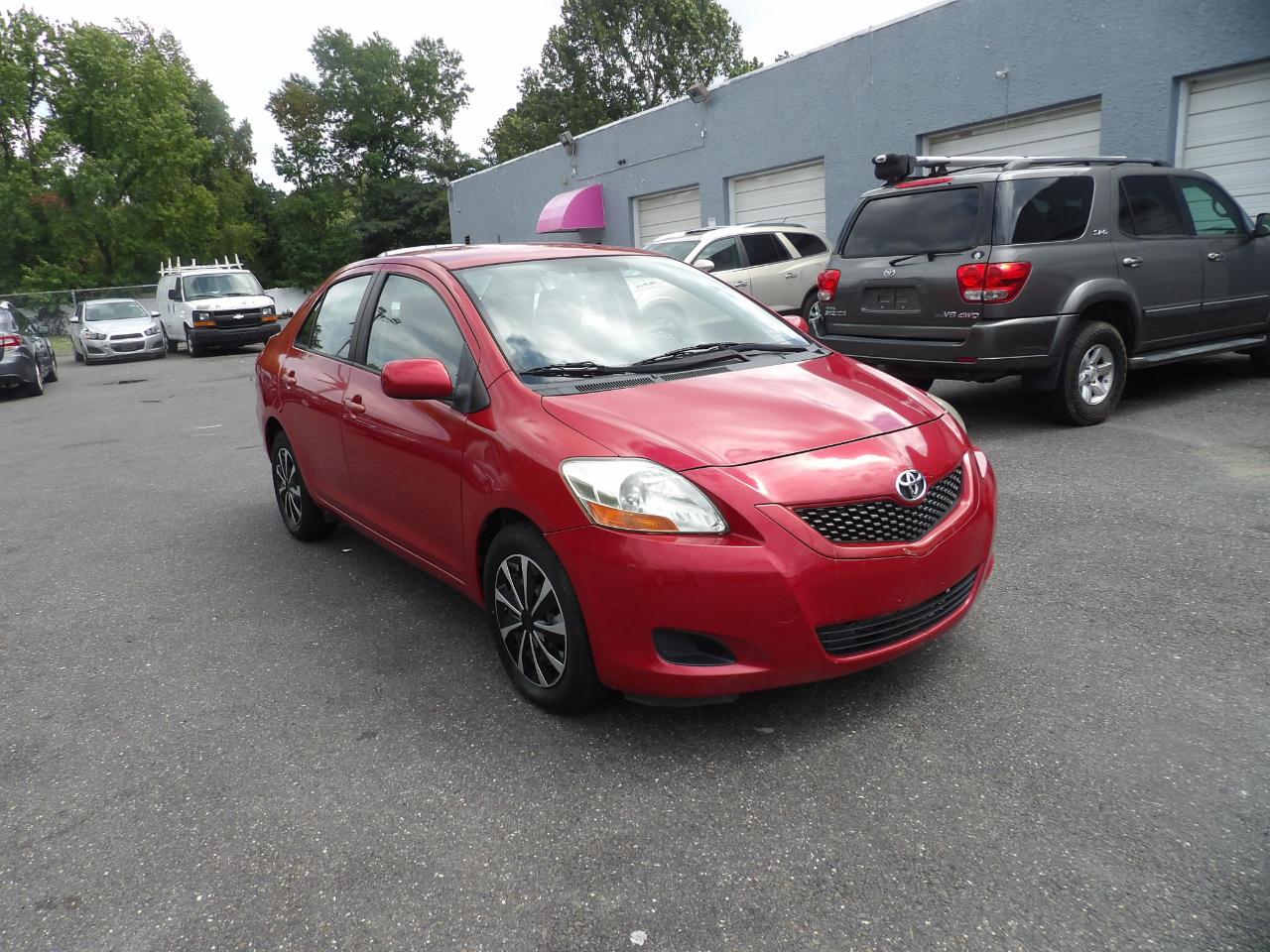 Toyota Yaris 4dr Sdn Man (Natl) 2010