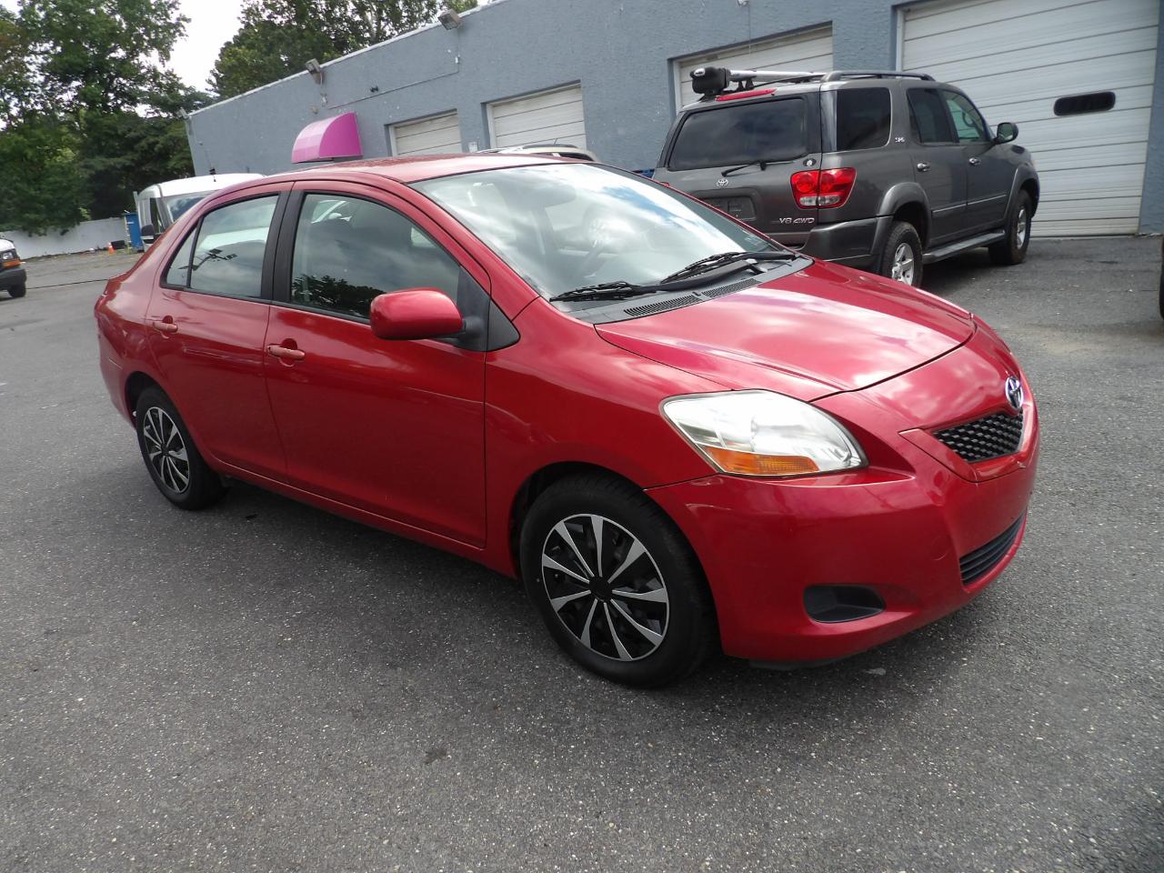 Toyota Yaris 4dr Sdn Man (Natl) 2010