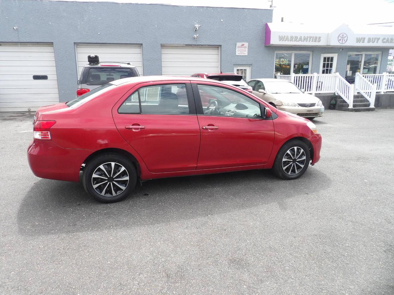Toyota Yaris 4dr Sdn Man (Natl) 2010
