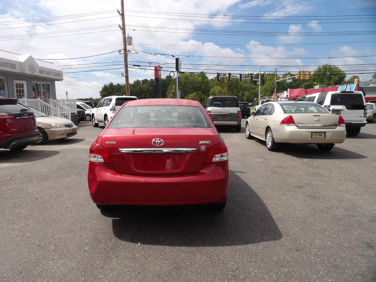Toyota Yaris 4dr Sdn Man (Natl) 2010