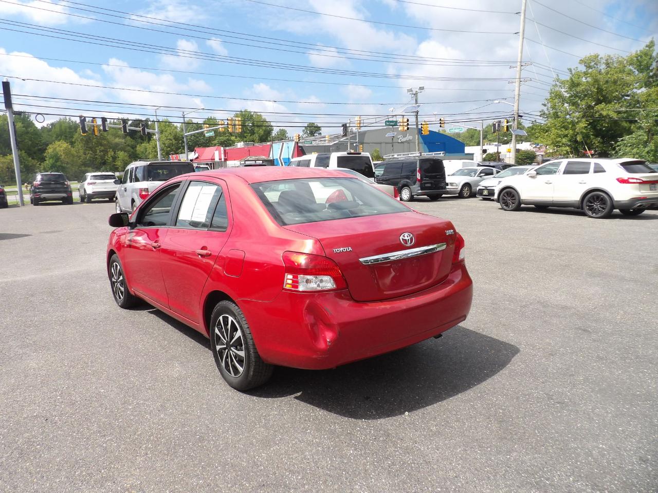 Toyota Yaris 4dr Sdn Man (Natl) 2010