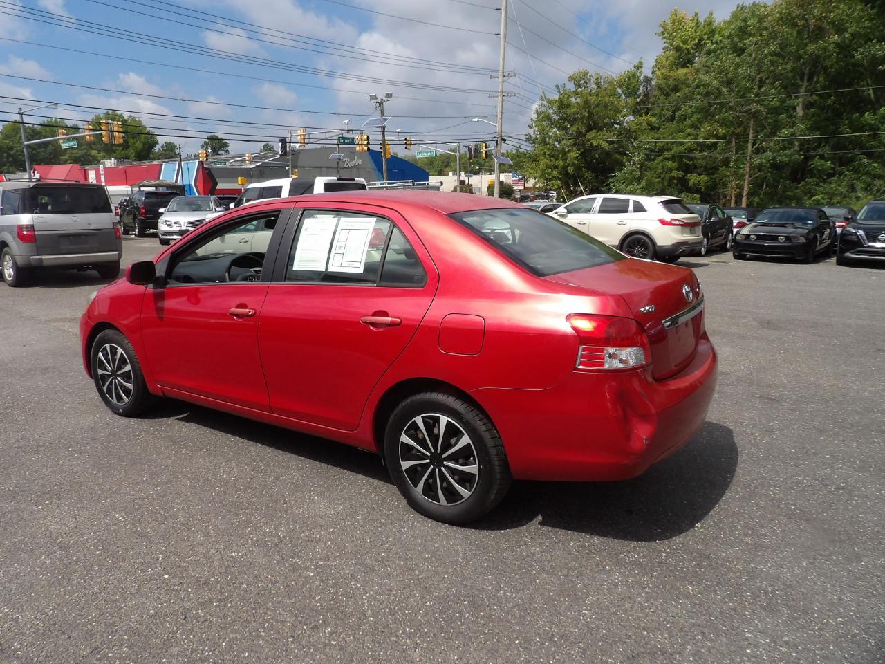 Toyota Yaris 4dr Sdn Man (Natl) 2010