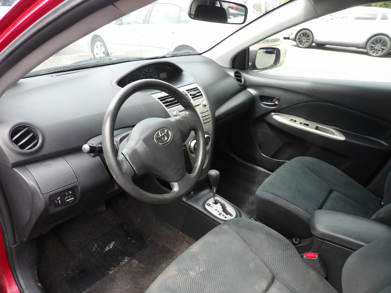 Toyota Yaris 4dr Sdn Man (Natl) 2010
