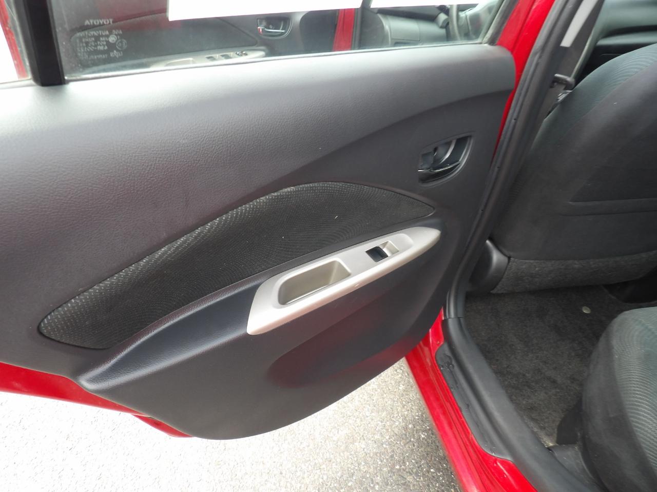 Toyota Yaris 4dr Sdn Man (Natl) 2010
