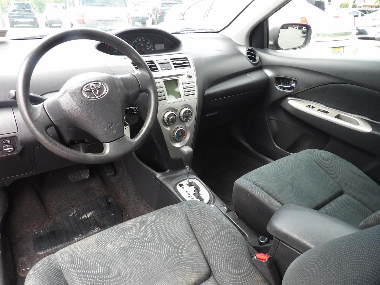 Toyota Yaris 4dr Sdn Man (Natl) 2010
