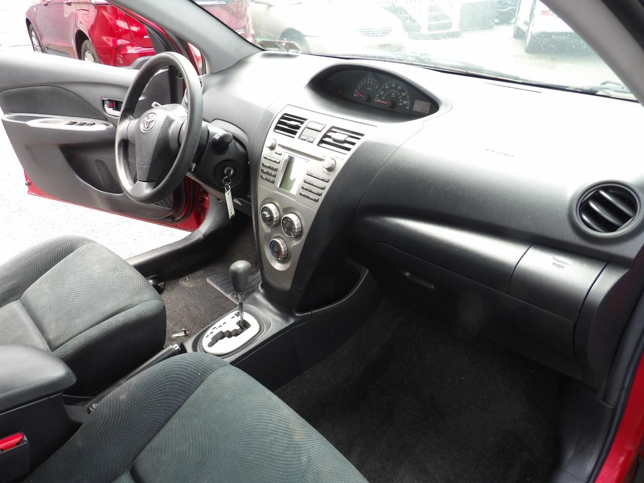 Toyota Yaris 4dr Sdn Man (Natl) 2010