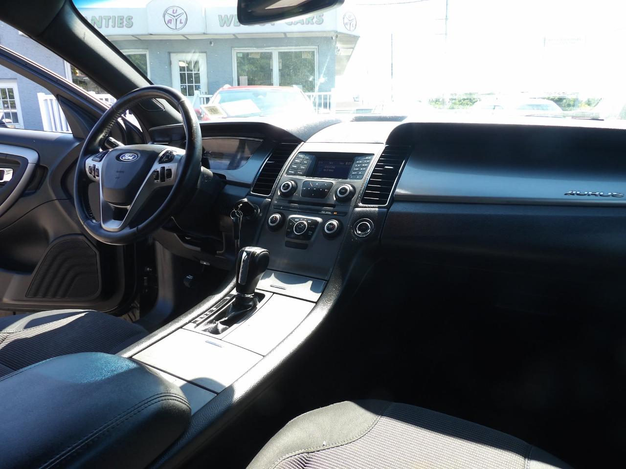 Ford Taurus SEL FWD 2017