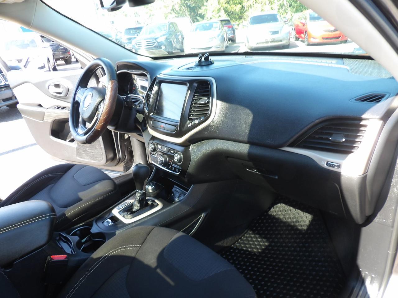 Jeep Cherokee 4WD 4dr Latitude 2015