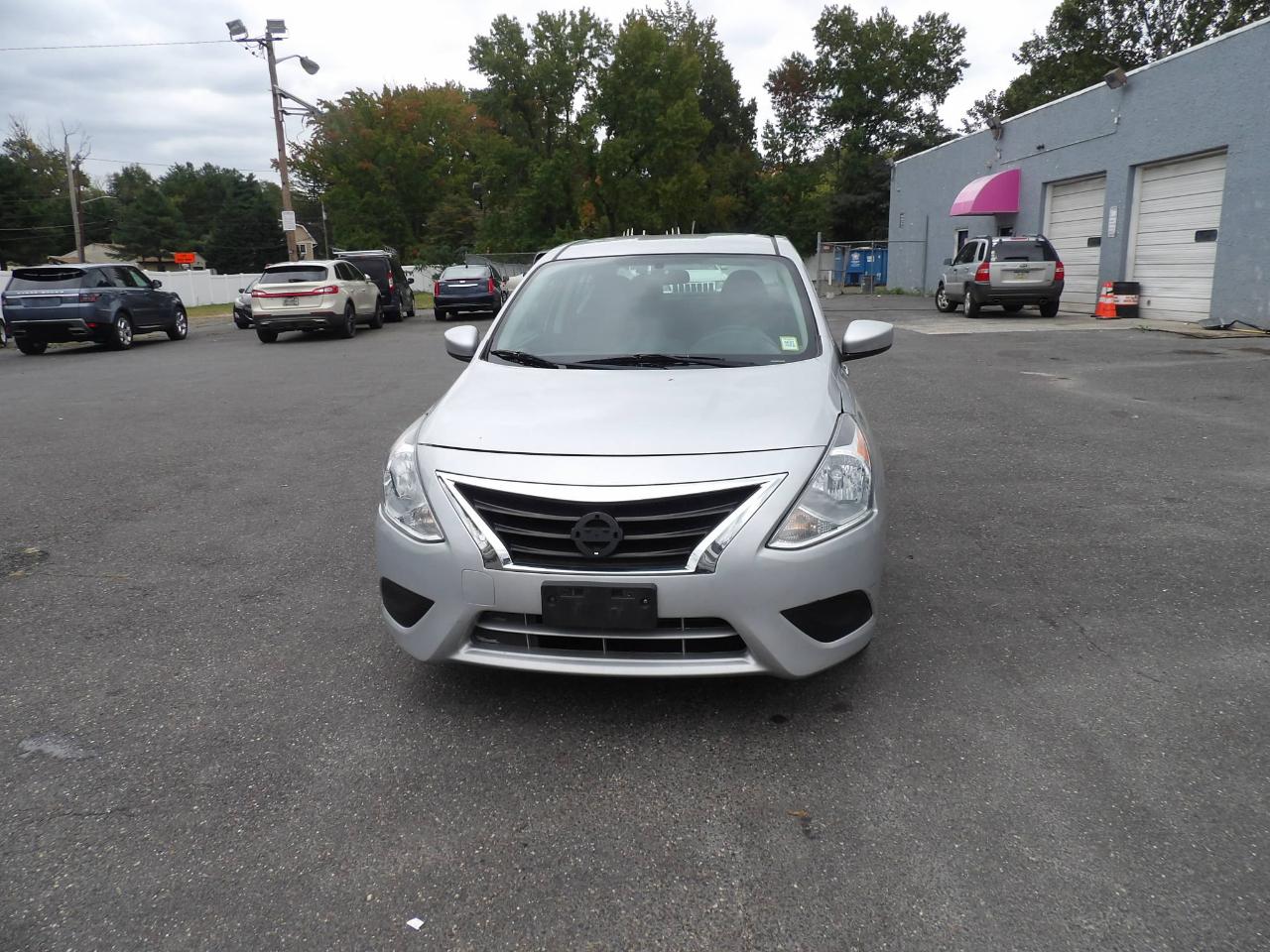 Nissan Versa 4dr Sdn CVT 1.6 SV 2015