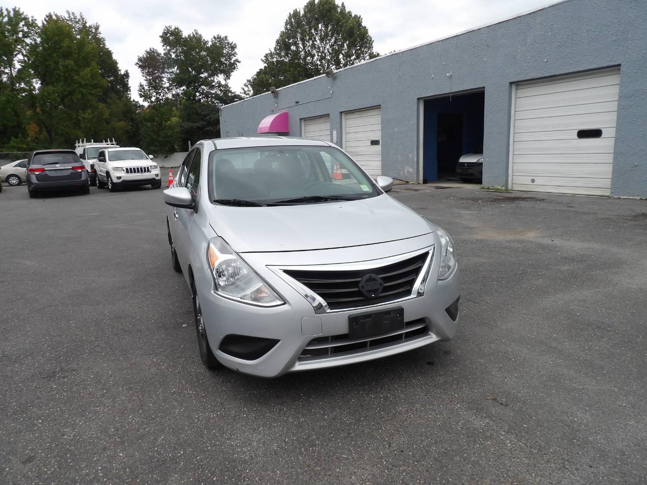 Nissan Versa 4dr Sdn CVT 1.6 SV 2015