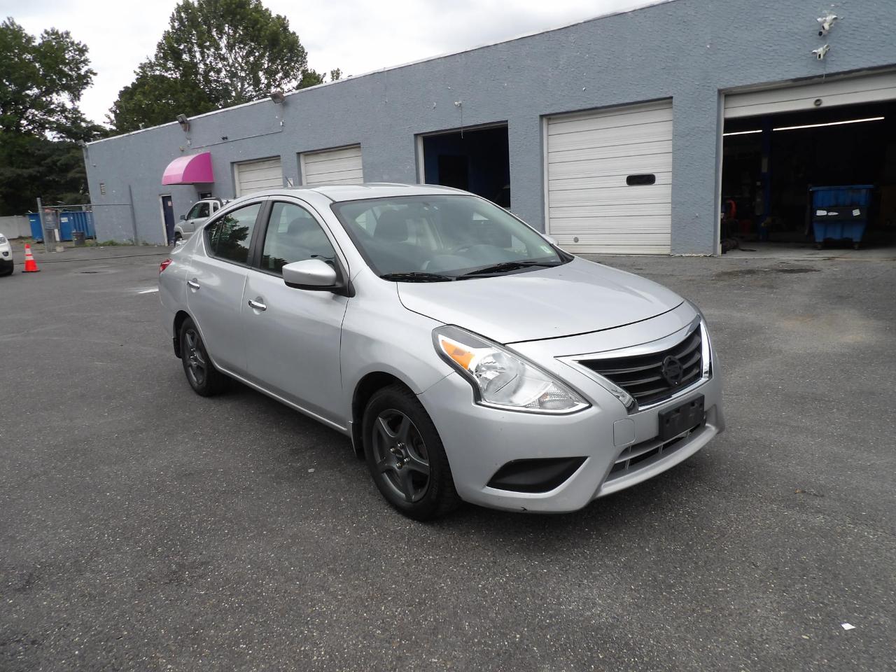 Nissan Versa 4dr Sdn CVT 1.6 SV 2015