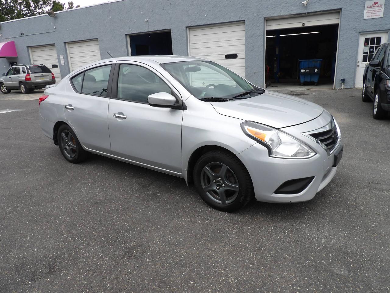 Nissan Versa 4dr Sdn CVT 1.6 SV 2015