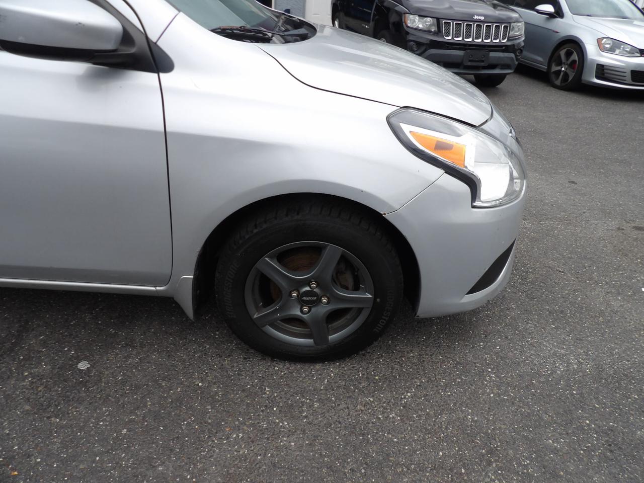 Nissan Versa 4dr Sdn CVT 1.6 SV 2015