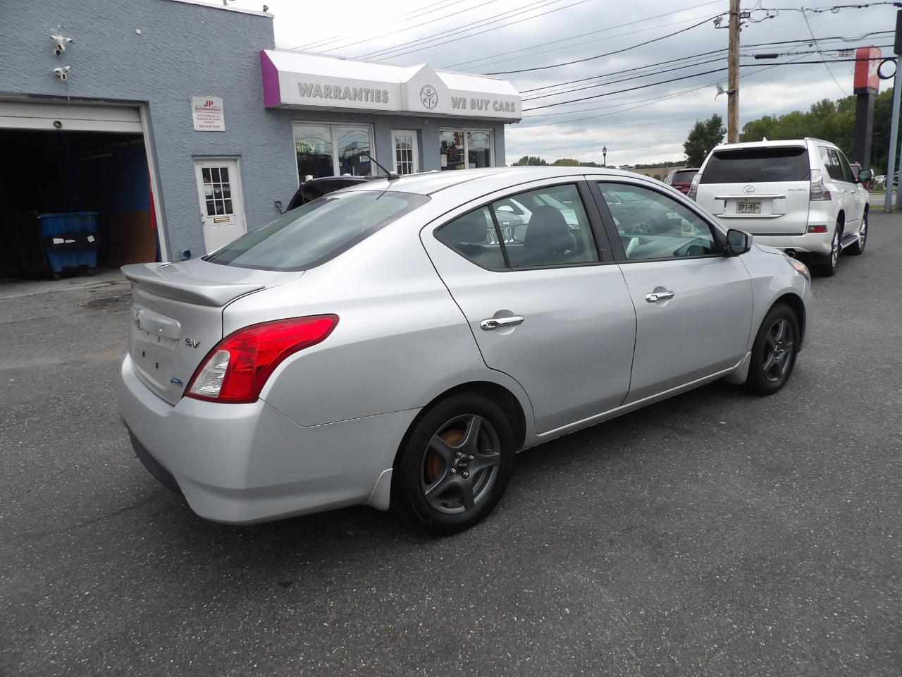 Nissan Versa 4dr Sdn CVT 1.6 SV 2015