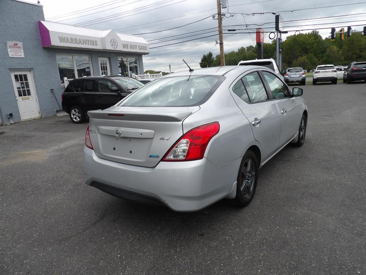 Nissan Versa 4dr Sdn CVT 1.6 SV 2015