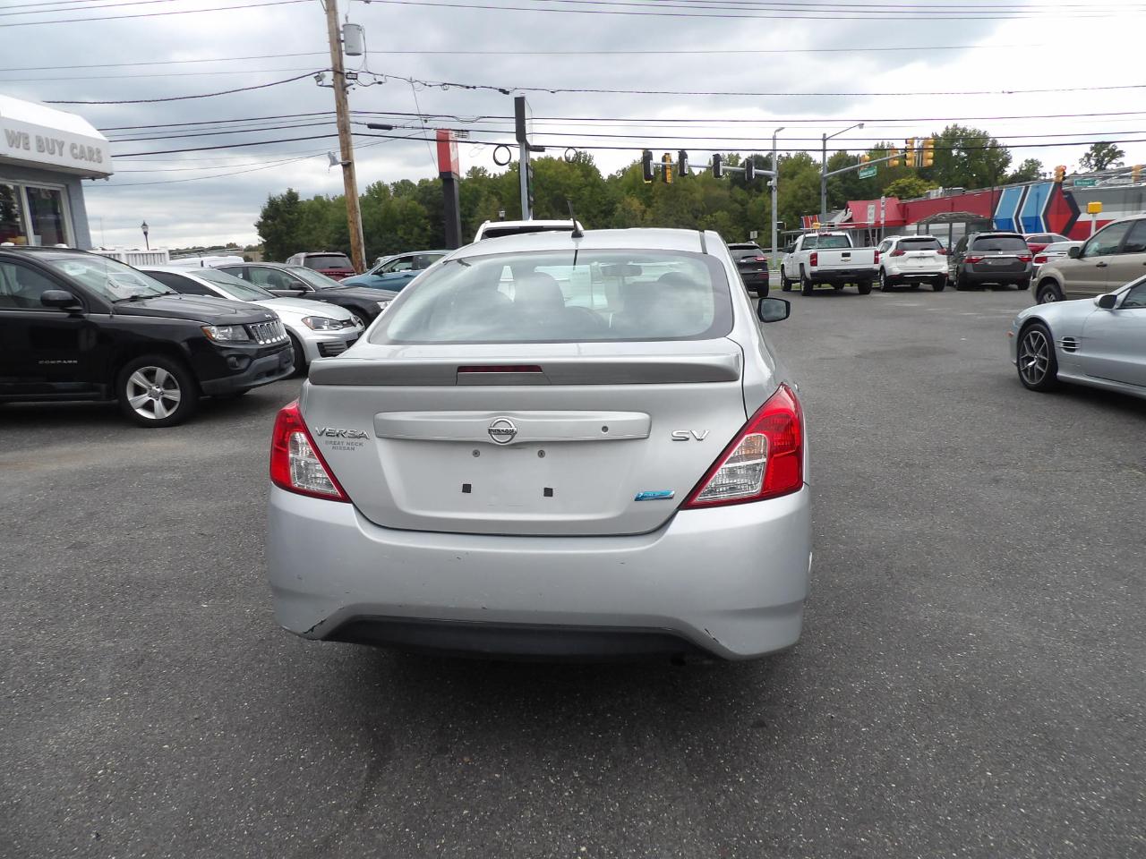 Nissan Versa 4dr Sdn CVT 1.6 SV 2015