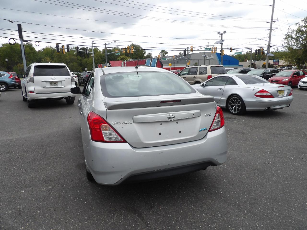 Nissan Versa 4dr Sdn CVT 1.6 SV 2015
