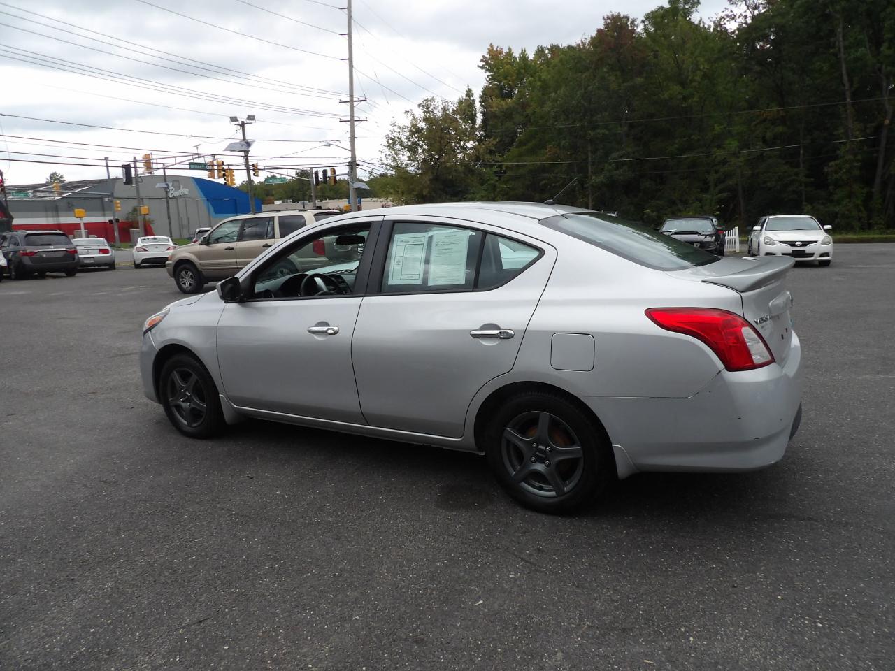 Nissan Versa 4dr Sdn CVT 1.6 SV 2015
