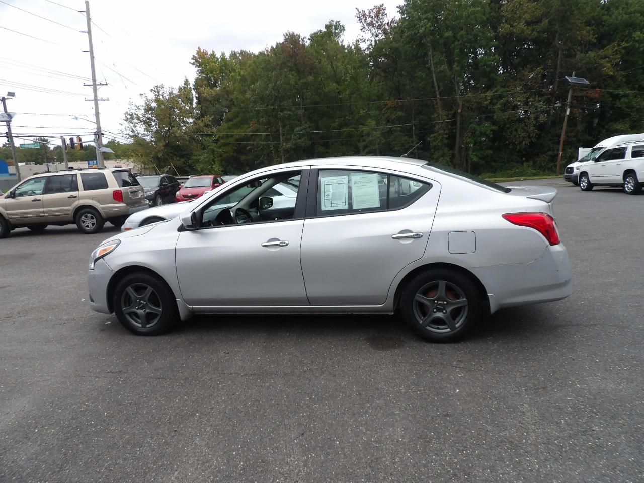Nissan Versa 4dr Sdn CVT 1.6 SV 2015