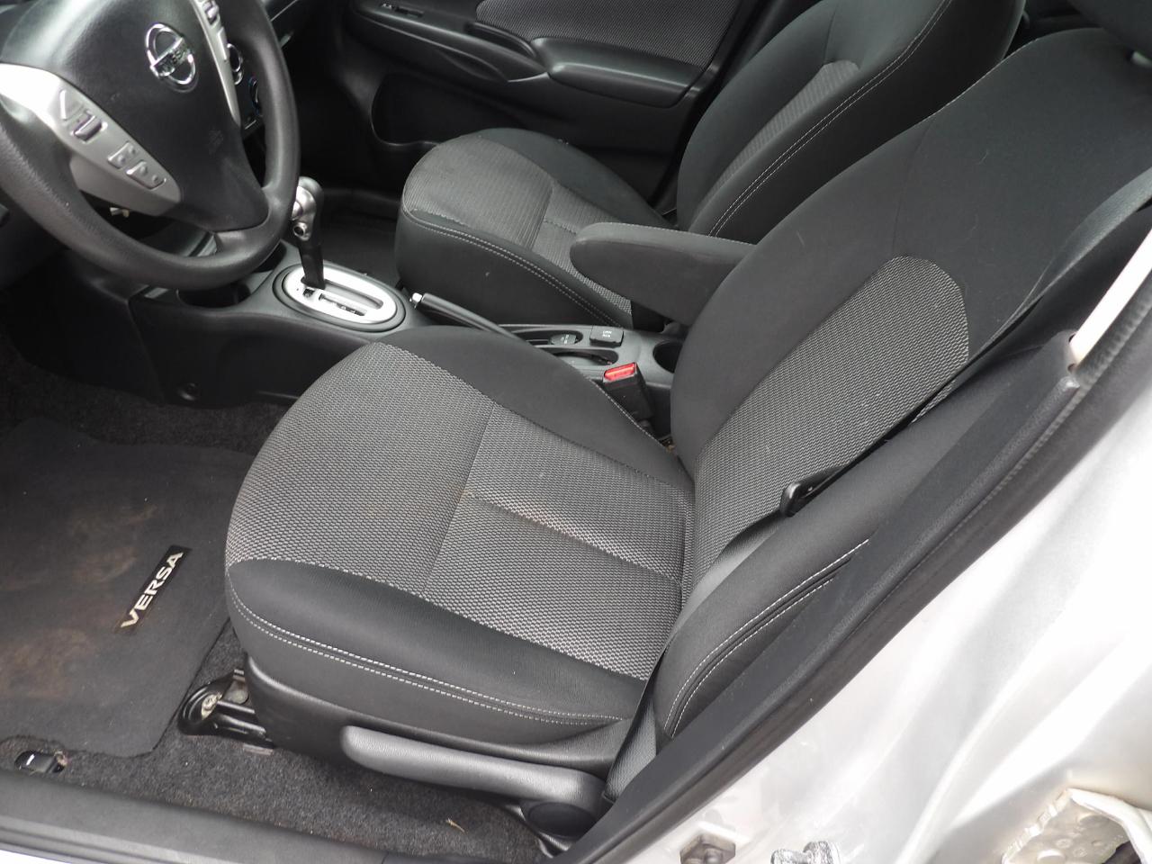 Nissan Versa 4dr Sdn CVT 1.6 SV 2015