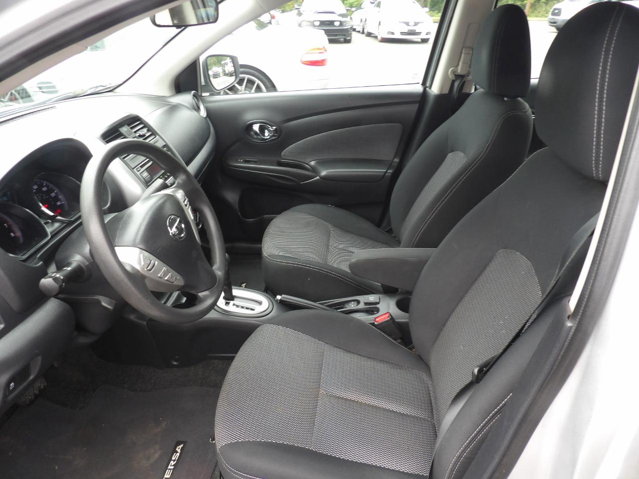 Nissan Versa 4dr Sdn CVT 1.6 SV 2015
