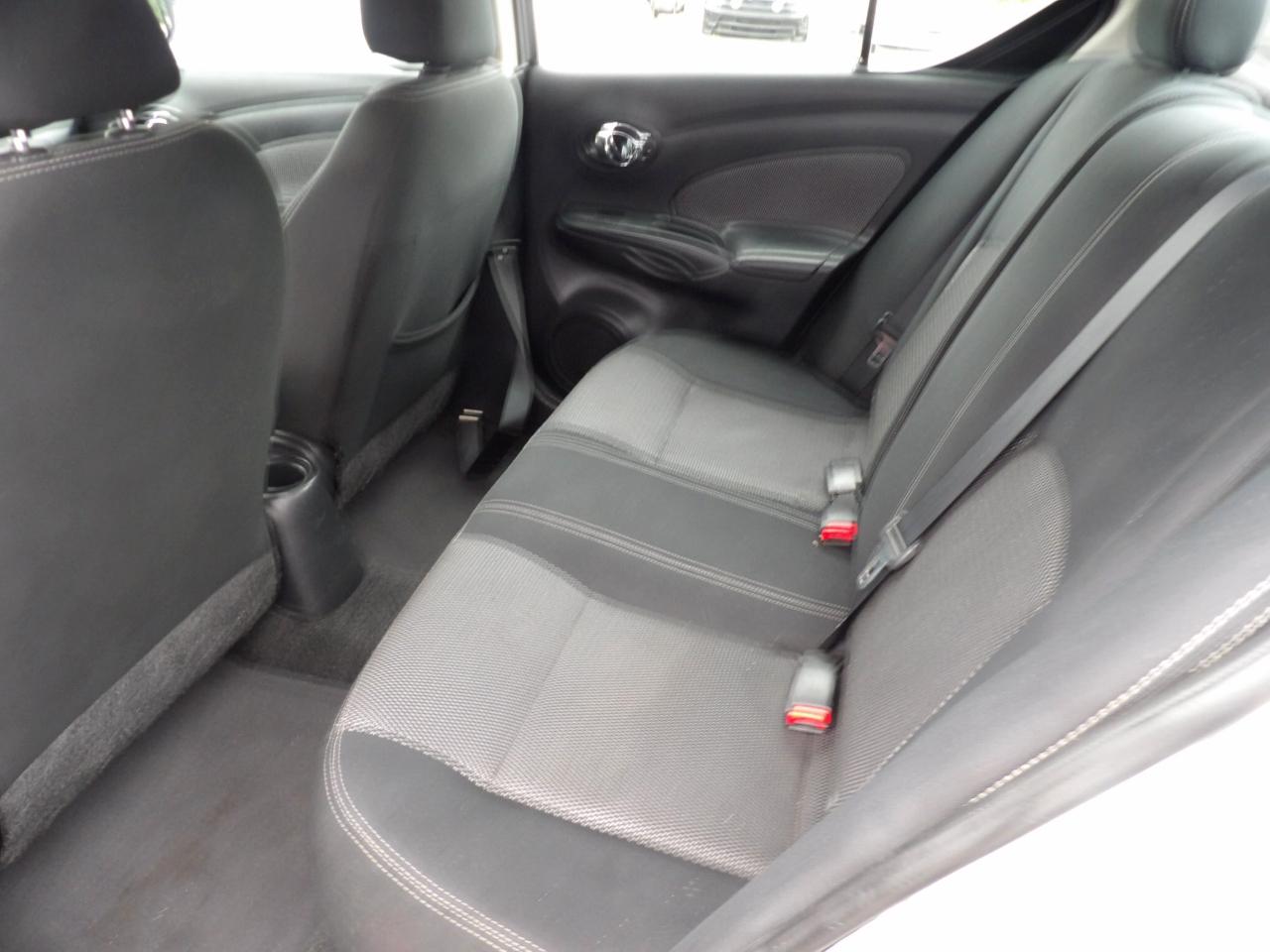 Nissan Versa 4dr Sdn CVT 1.6 SV 2015