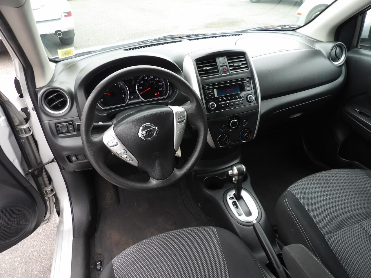 Nissan Versa 4dr Sdn CVT 1.6 SV 2015