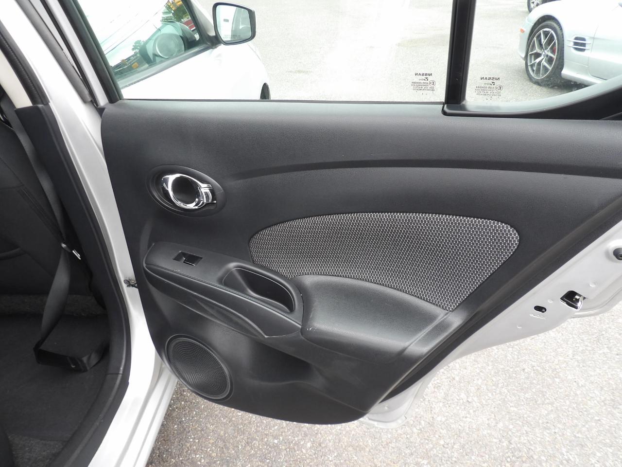 Nissan Versa 4dr Sdn CVT 1.6 SV 2015