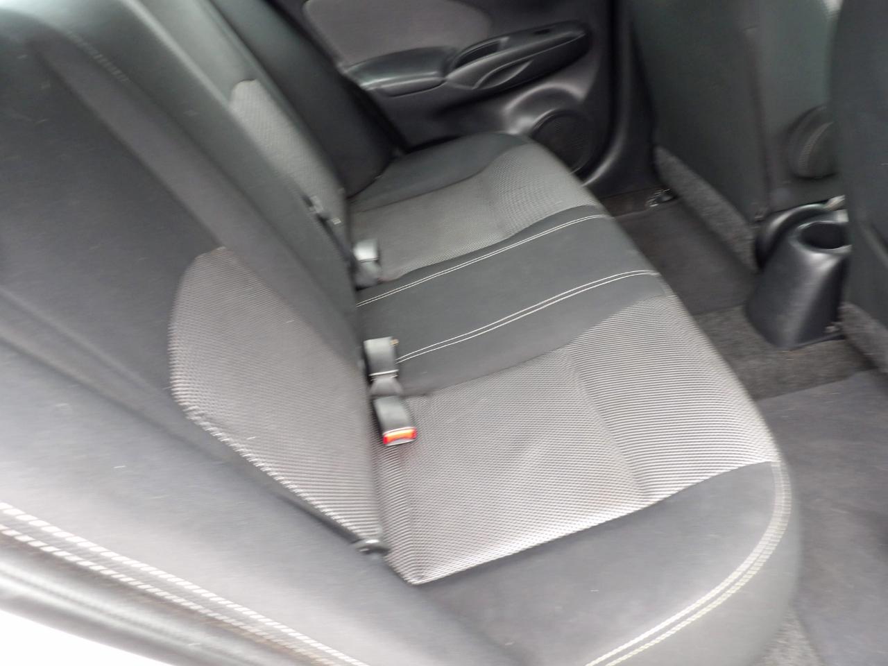 Nissan Versa 4dr Sdn CVT 1.6 SV 2015