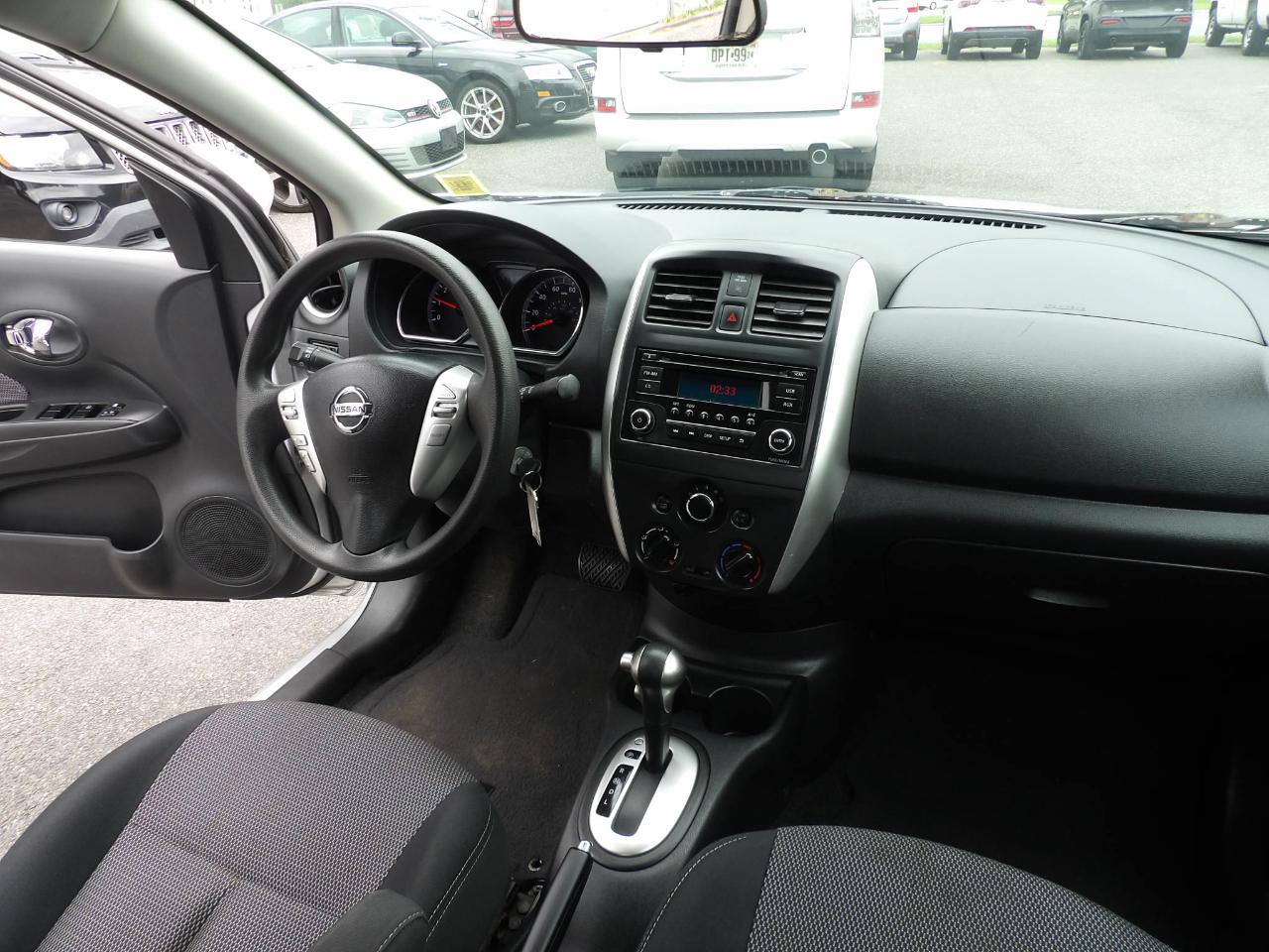 Nissan Versa 4dr Sdn CVT 1.6 SV 2015
