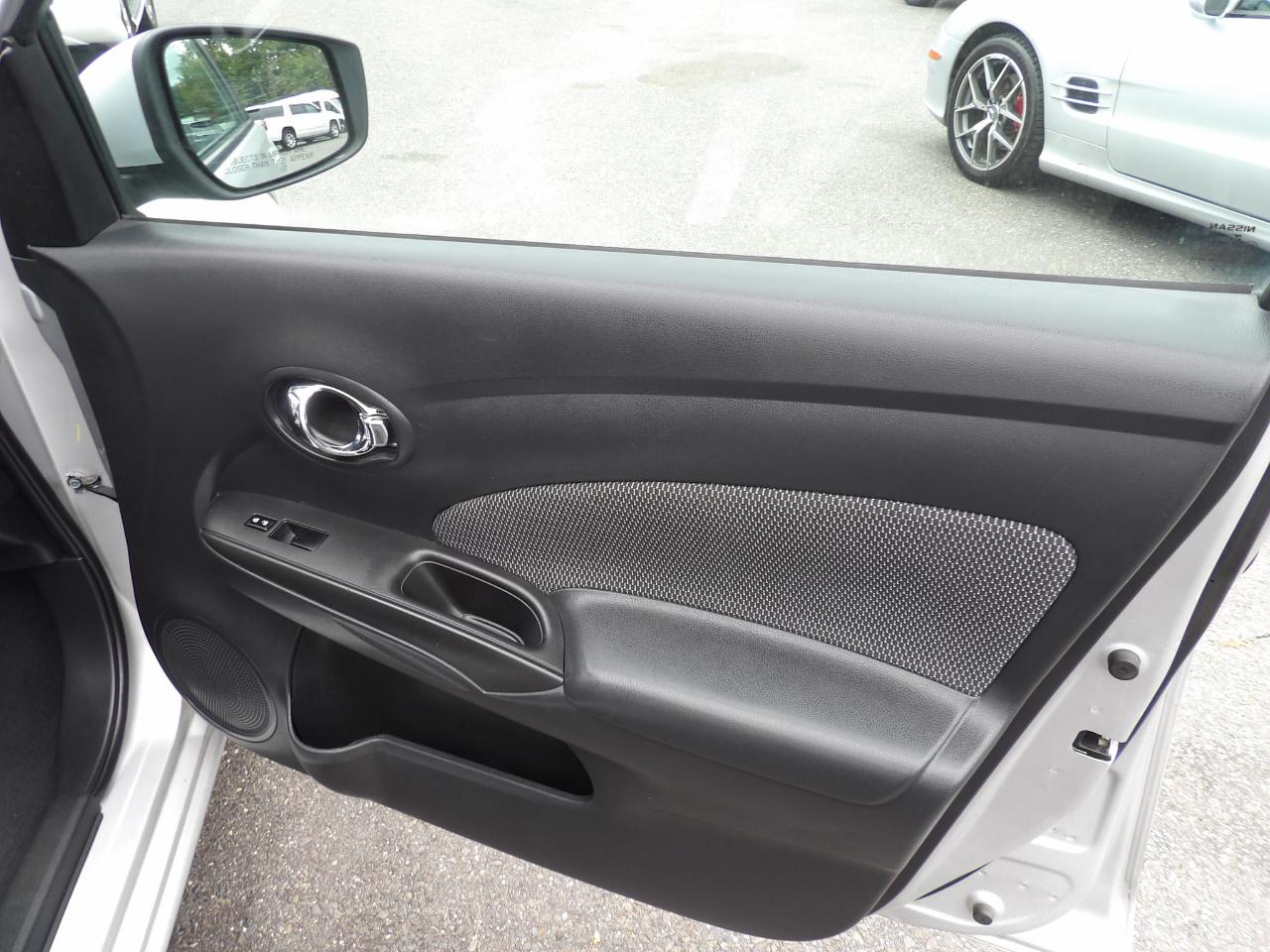 Nissan Versa 4dr Sdn CVT 1.6 SV 2015