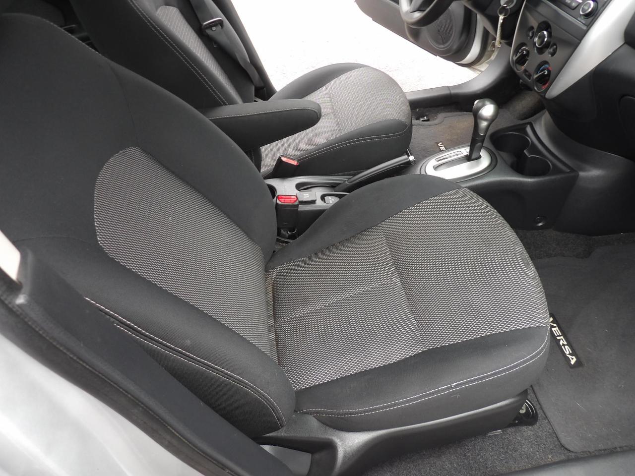 Nissan Versa 4dr Sdn CVT 1.6 SV 2015
