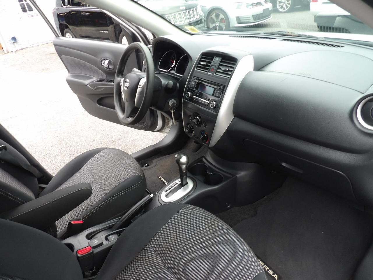 Nissan Versa 4dr Sdn CVT 1.6 SV 2015