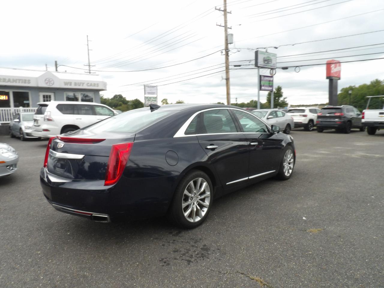 Cadillac XTS 4dr Sdn Luxury AWD 2017