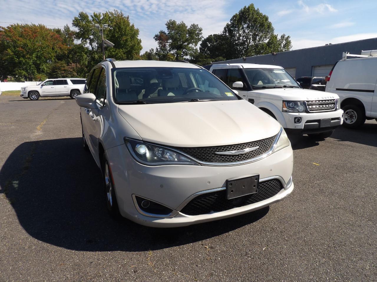 Chrysler Pacifica Touring-L Plus FWD 2017
