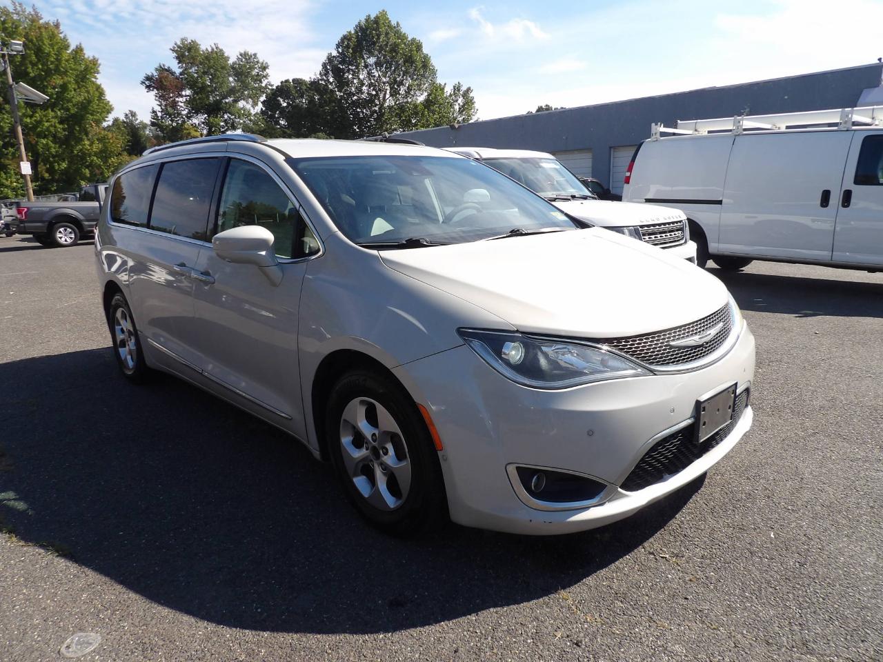 Chrysler Pacifica Touring-L Plus FWD 2017