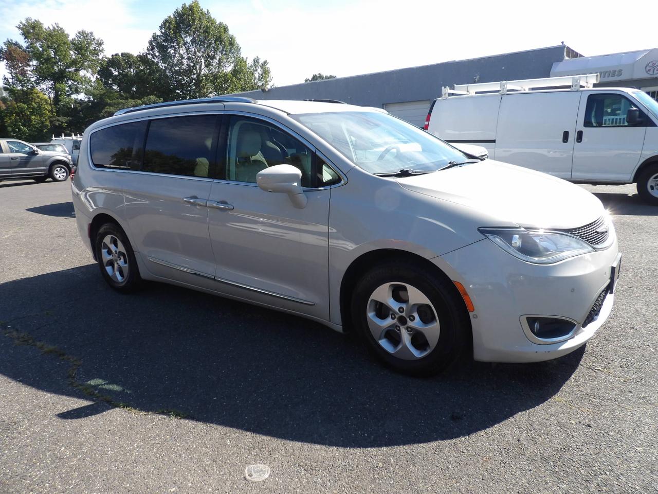 Chrysler Pacifica Touring-L Plus FWD 2017