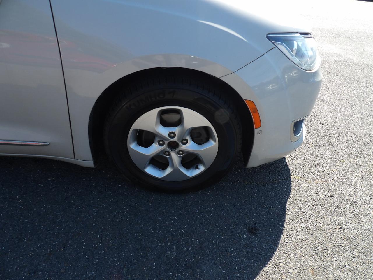 Chrysler Pacifica Touring-L Plus FWD 2017