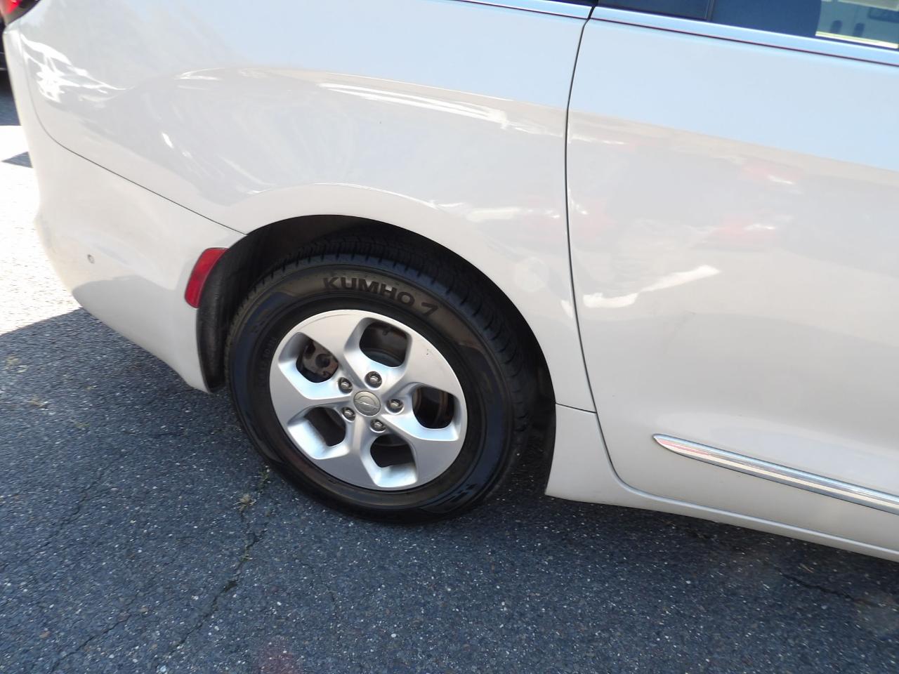Chrysler Pacifica Touring-L Plus FWD 2017