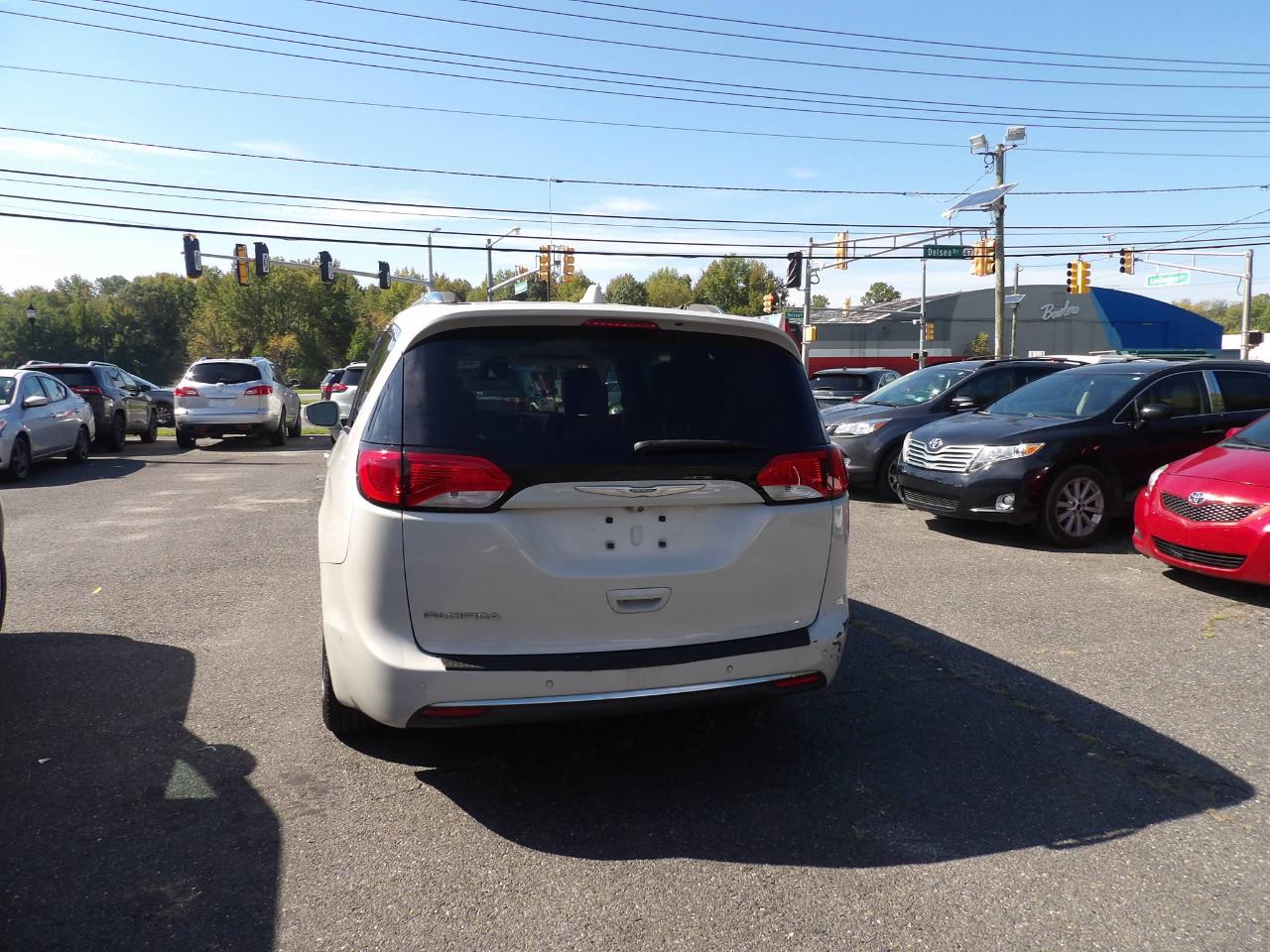 Chrysler Pacifica Touring-L Plus FWD 2017