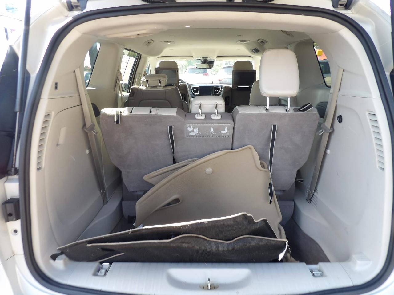 Chrysler Pacifica Touring-L Plus FWD 2017