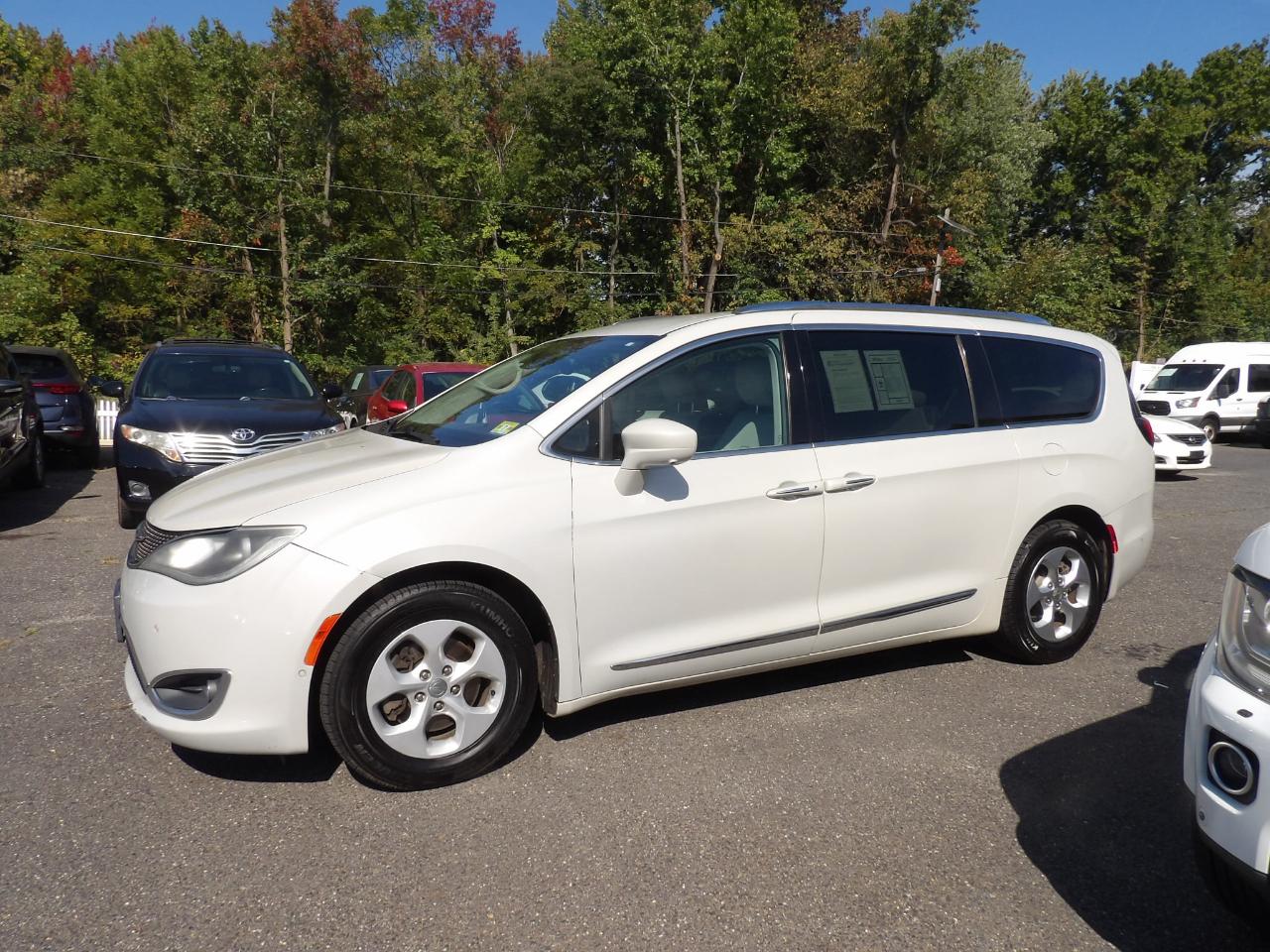 Chrysler Pacifica Touring-L Plus FWD 2017