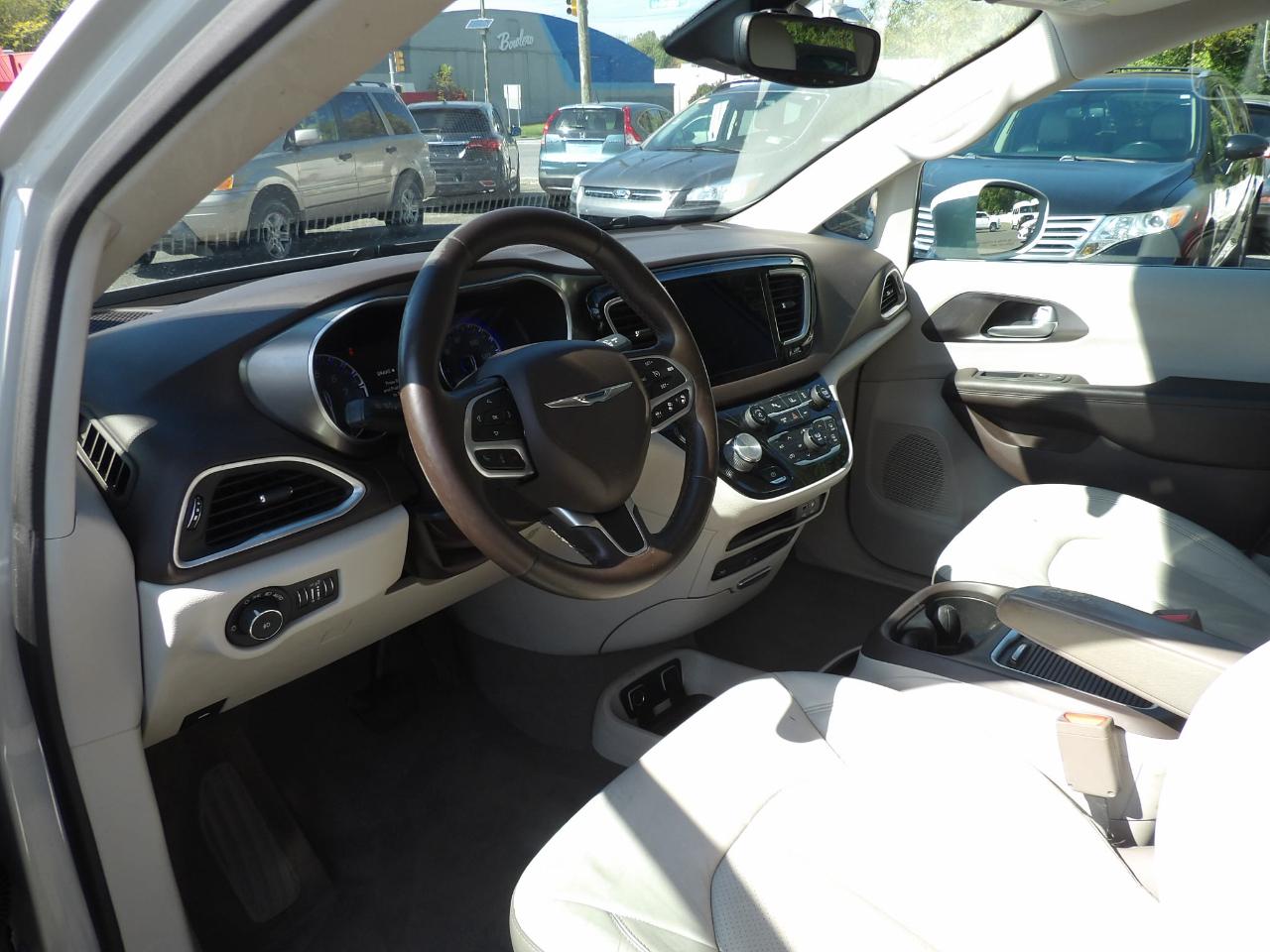 Chrysler Pacifica Touring-L Plus FWD 2017