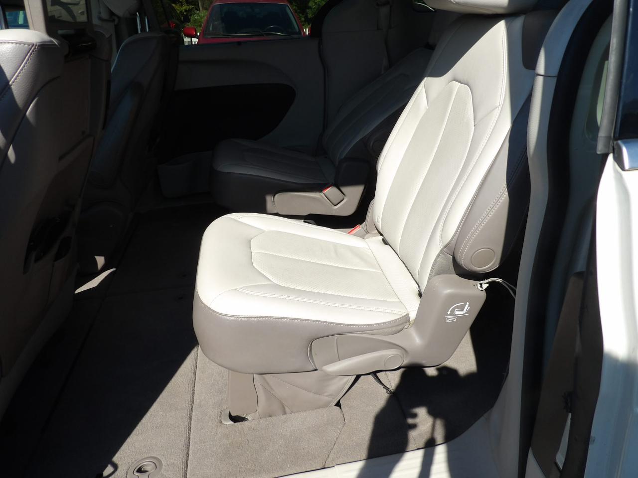 Chrysler Pacifica Touring-L Plus FWD 2017