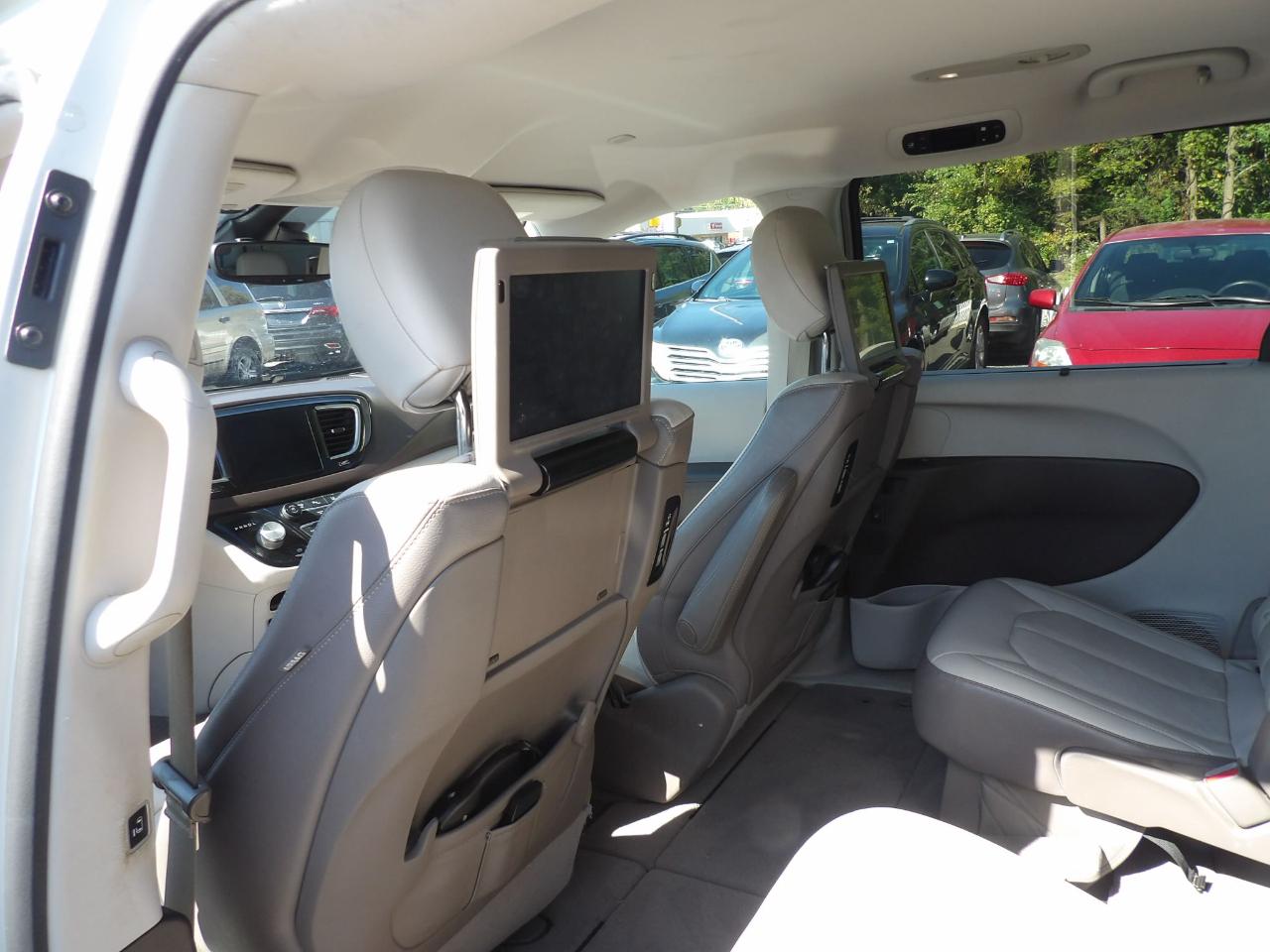 Chrysler Pacifica Touring-L Plus FWD 2017
