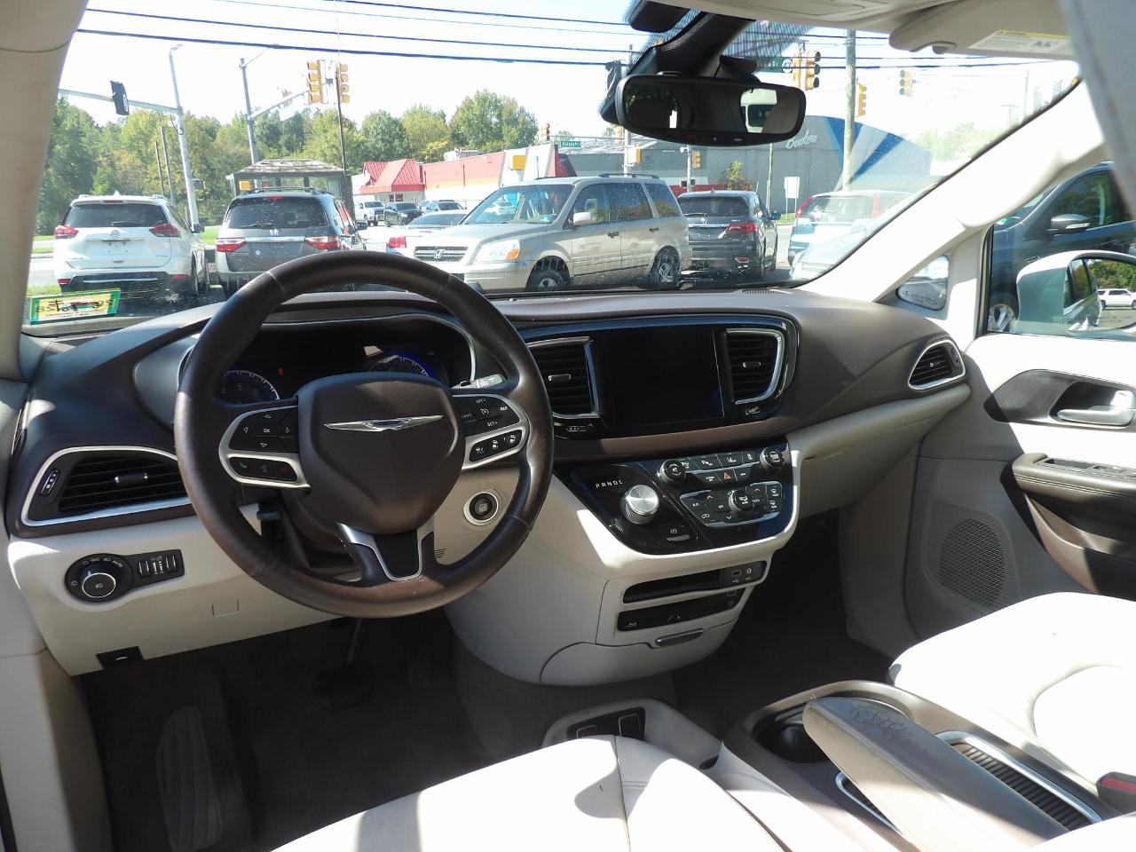 Chrysler Pacifica Touring-L Plus FWD 2017
