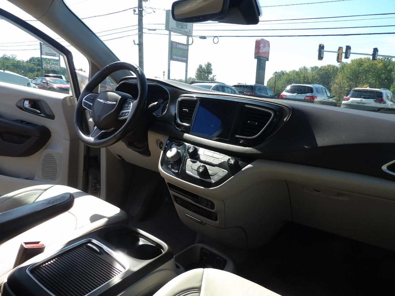 Chrysler Pacifica Touring-L Plus FWD 2017